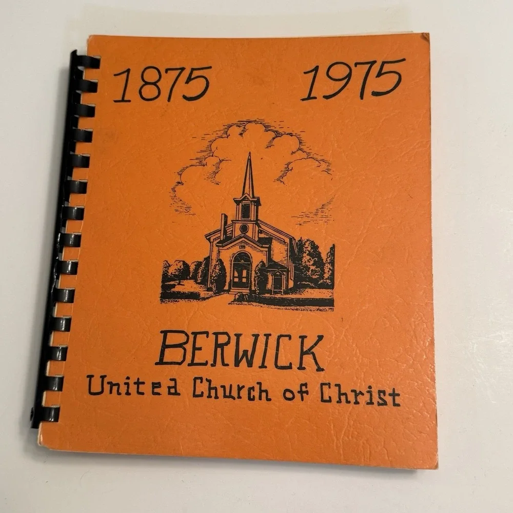 Berwick Iowa United Church Of Christ Centennial 1875-1975 Cookbook Recipes VTG